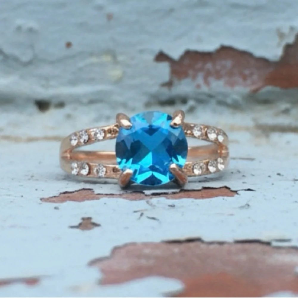 Vintage Dainty‎ Gold Ring with Sapphire Like Center & Clear Rhinestones, Size 7
